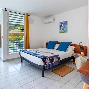Le Kawan Nid, Marie-galante Avec Climatisation, Wifi , A Proximite D'une Et D'une Piscine Privee Appartement
